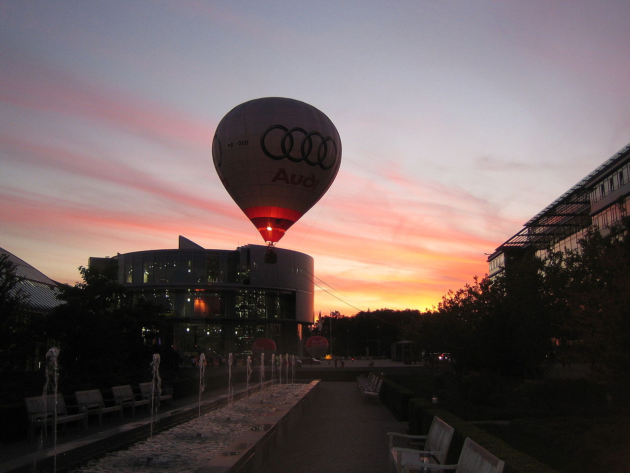 1280px-Audi_Forum_Ingolstadt